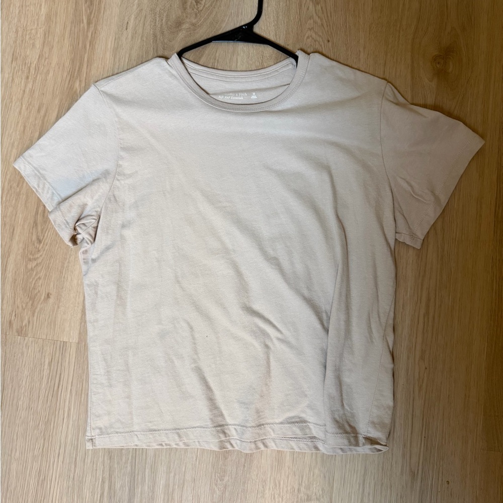 Brand new Abercrombie essentials cropped tee